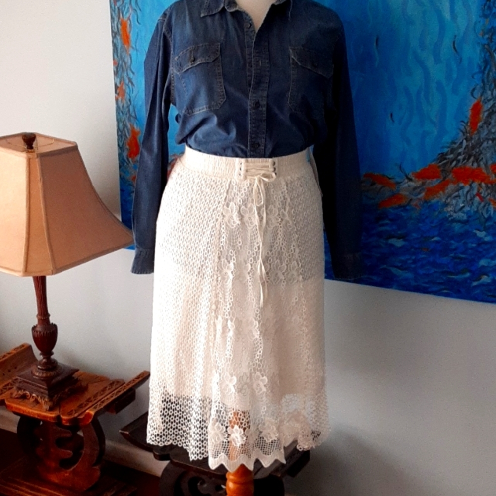 Lace skirt